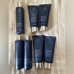 Monet: 1 clarifying shampoo; 2 smoothing shampoo’s and 4 smoothing conditions.